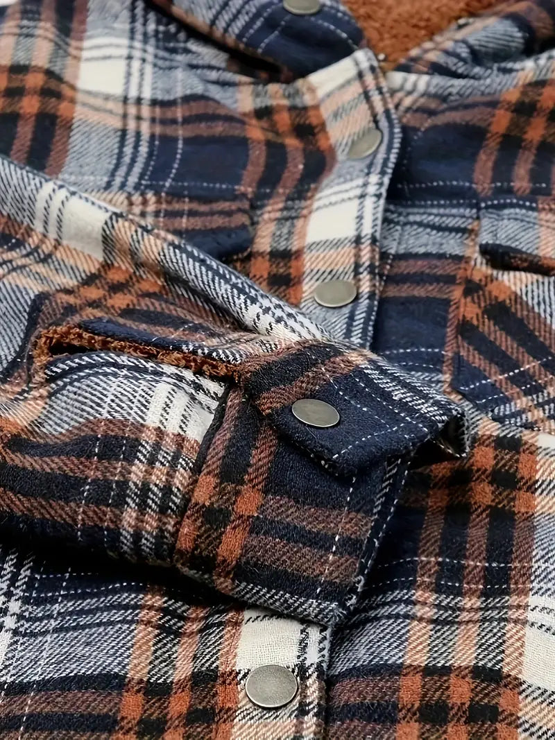 Warm jacket with hood and zipper