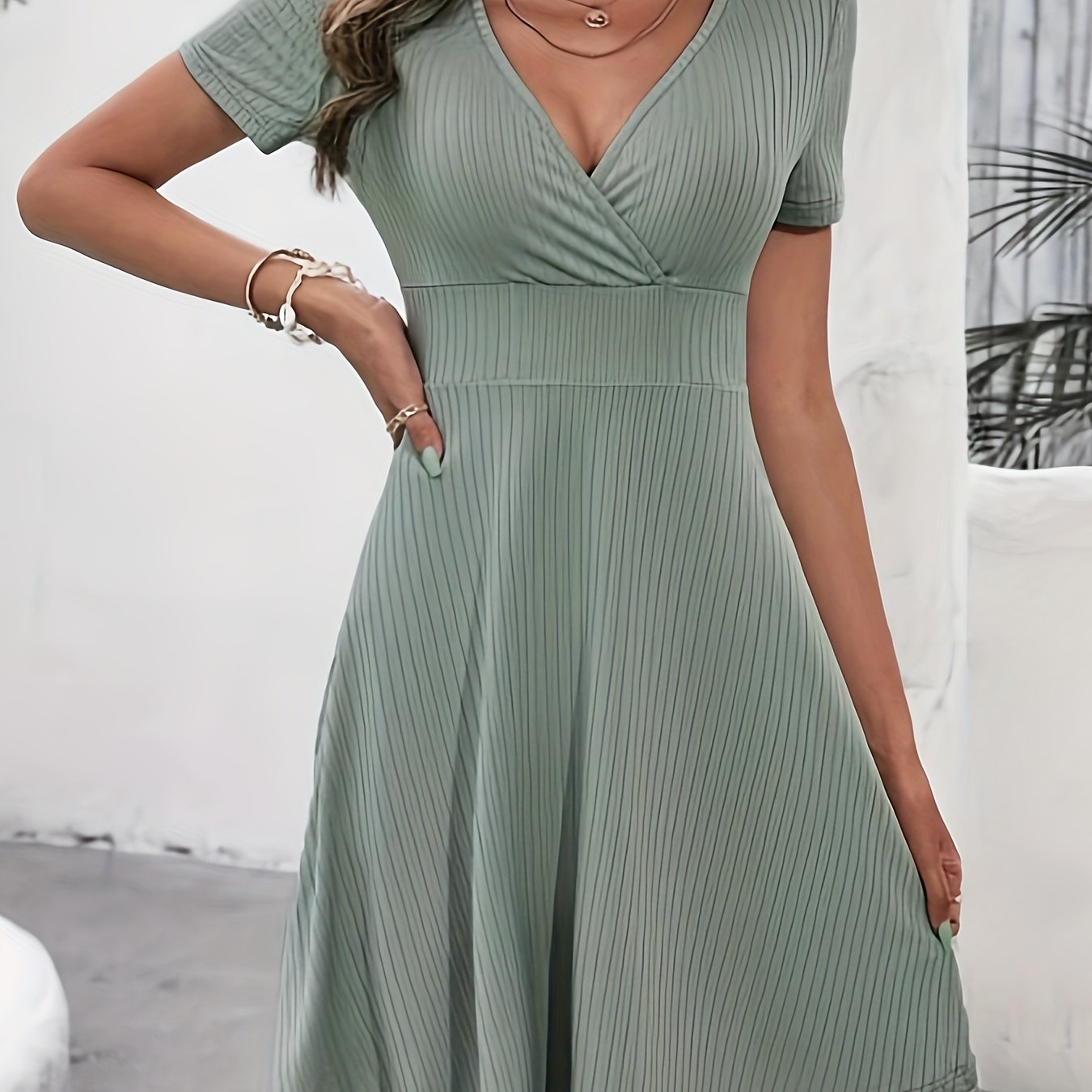 Valenzora | Damen-Sommerkleid mit V-Ausschnitt, elegant, figurbetont, kurze Ärmel