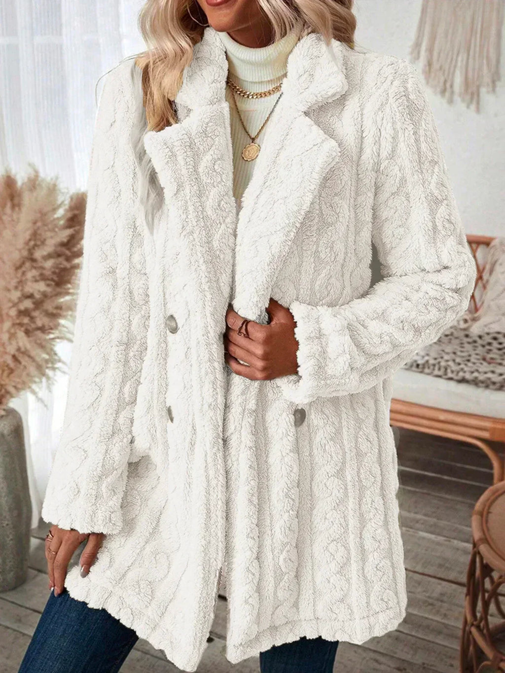 Stylische und entspannte Winterstrickjacke