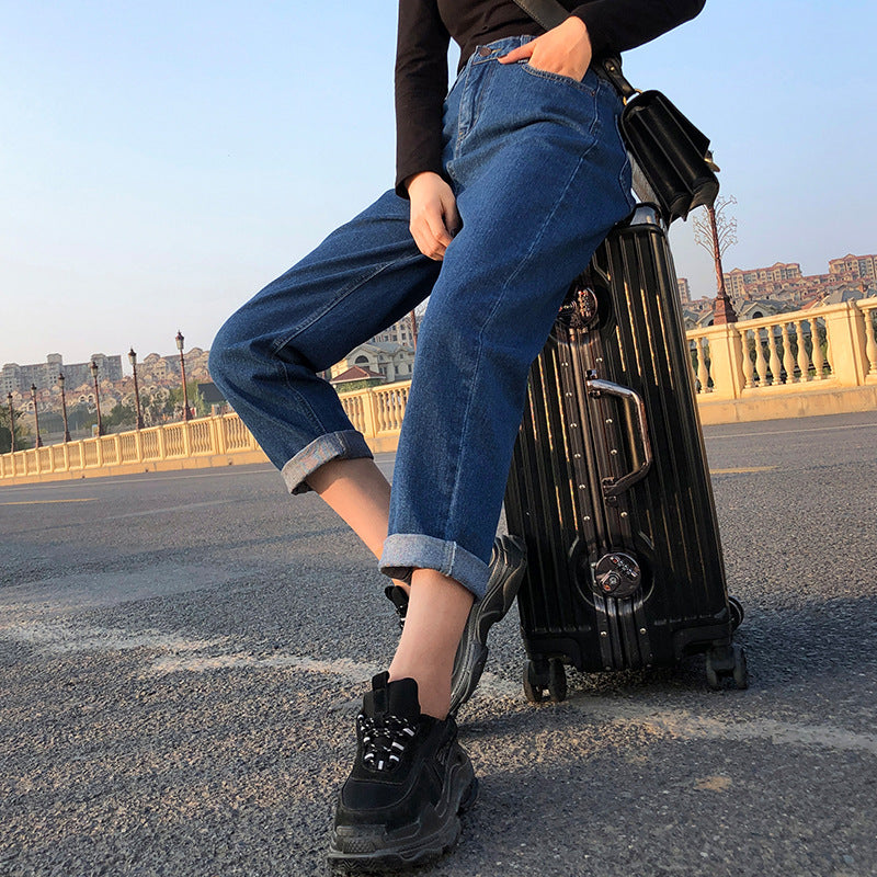 Medium-width women's trousers