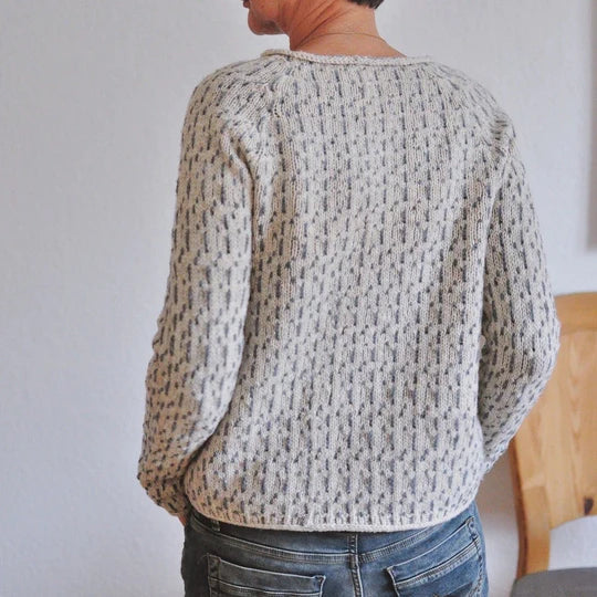 Stylish grey cardigan with a round neck