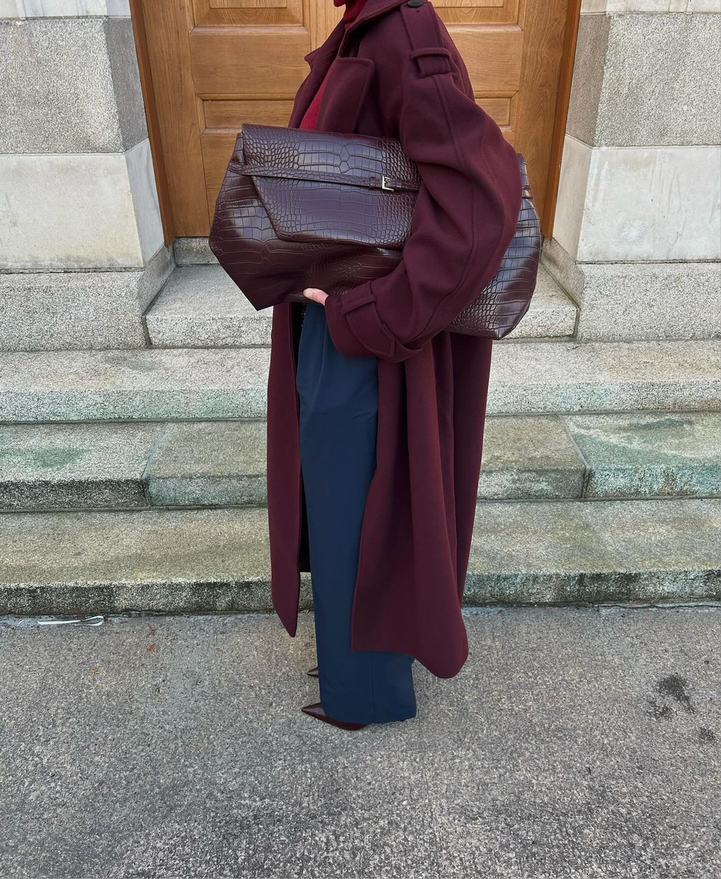 Valenzora | Elegant burgundy long coat