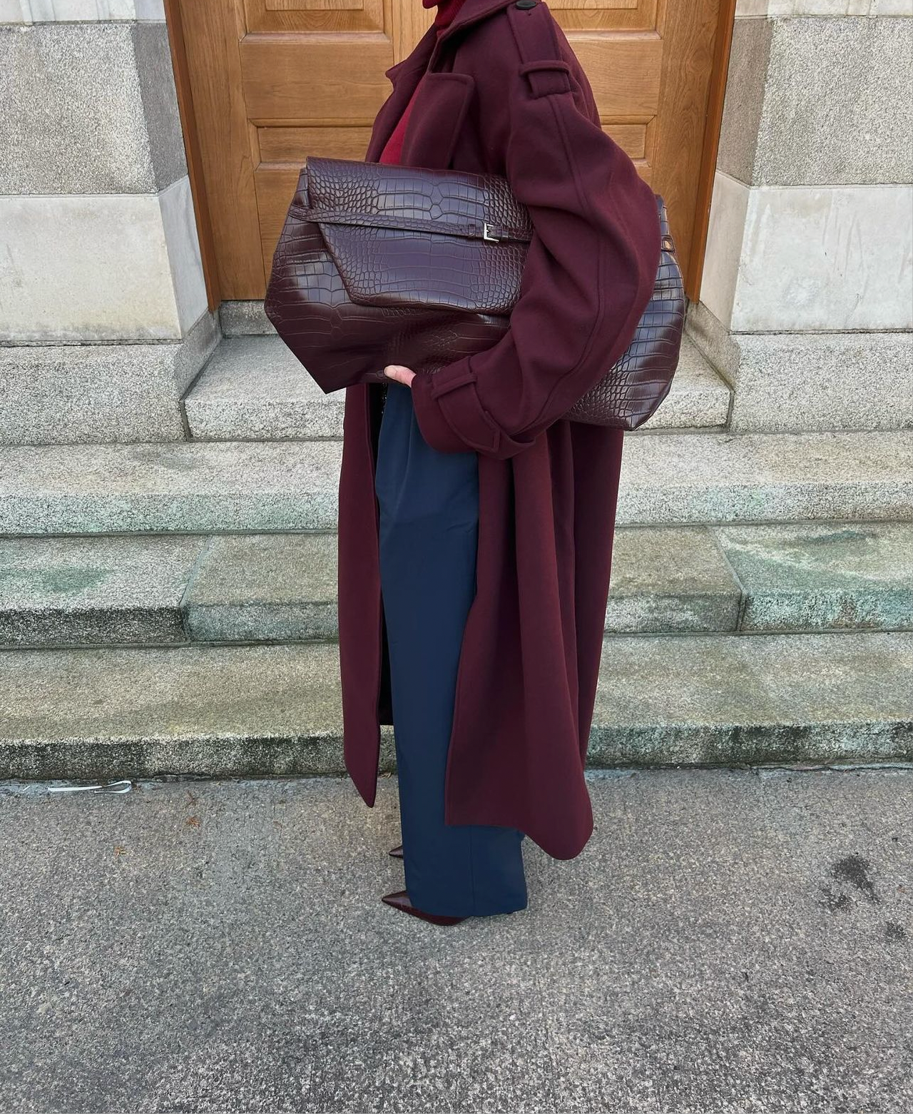 Valenzora | Elegant burgundy long coat
