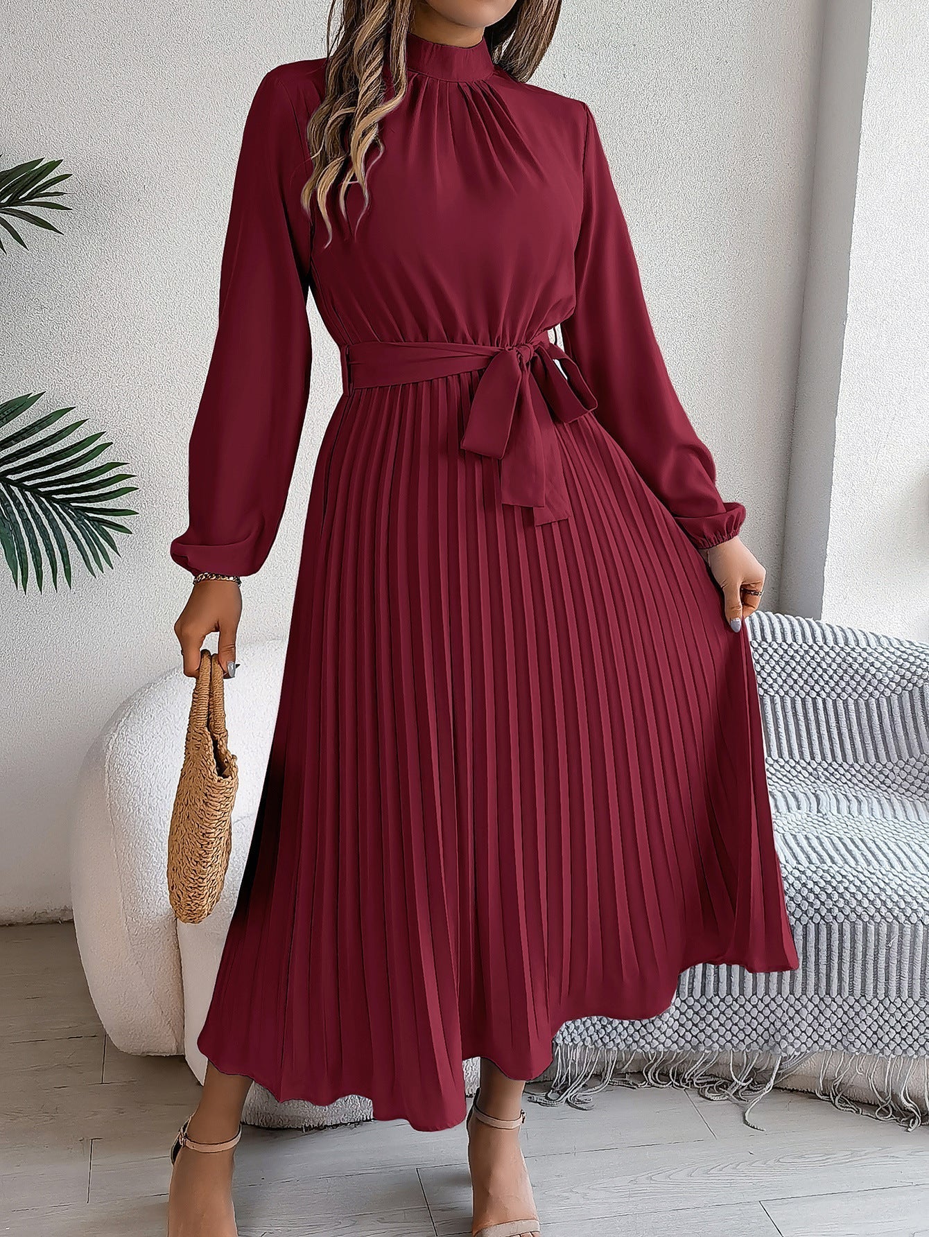 Valenzora | Elegant and timeless pleated dress