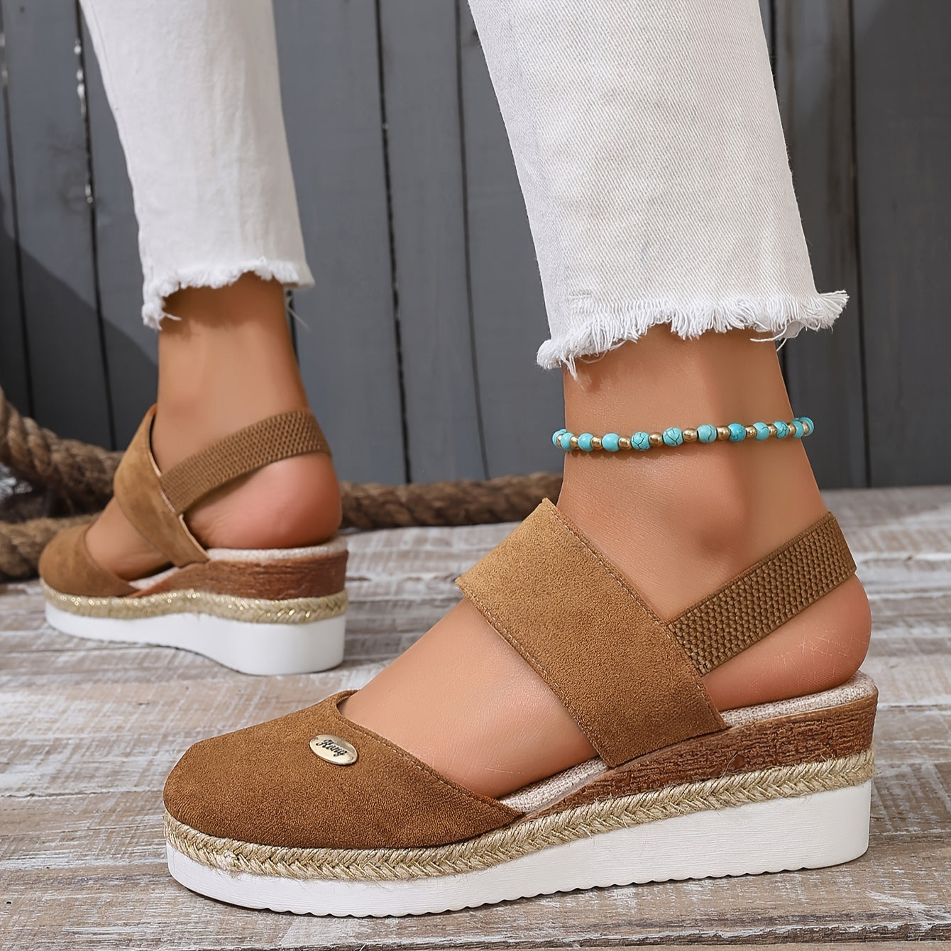 Valenzora | Damen-Plateausandalen: rutschfest, geschlossene Zehen, elastischer Riemen