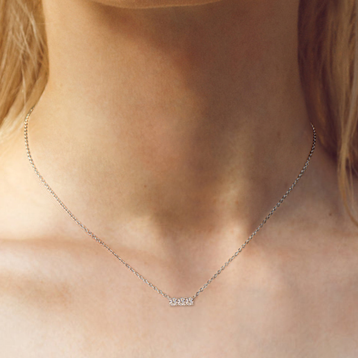 Valenzora | 925 Sterling Silver Inlaid Moissanite Bar Necklace