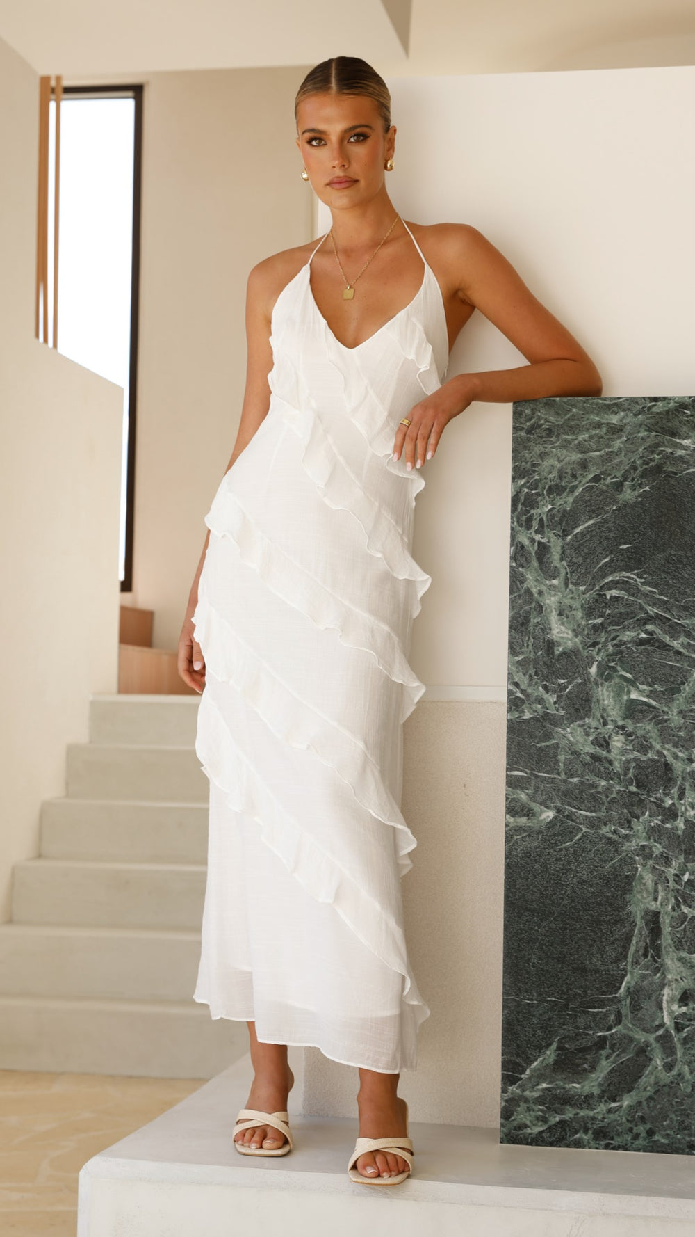 Valenzora | Kleid mit verspielten Rüschen
