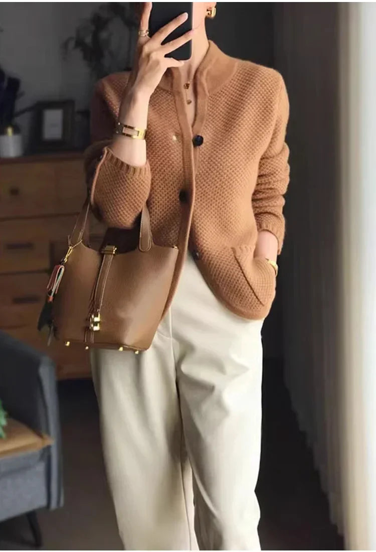 Valenzora | Knitted stand-up collar