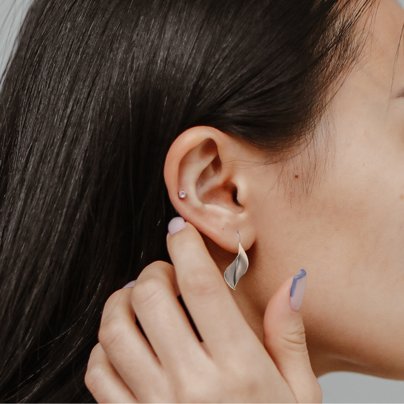 Valenzora | Leaf-shaped silver vintage earrings