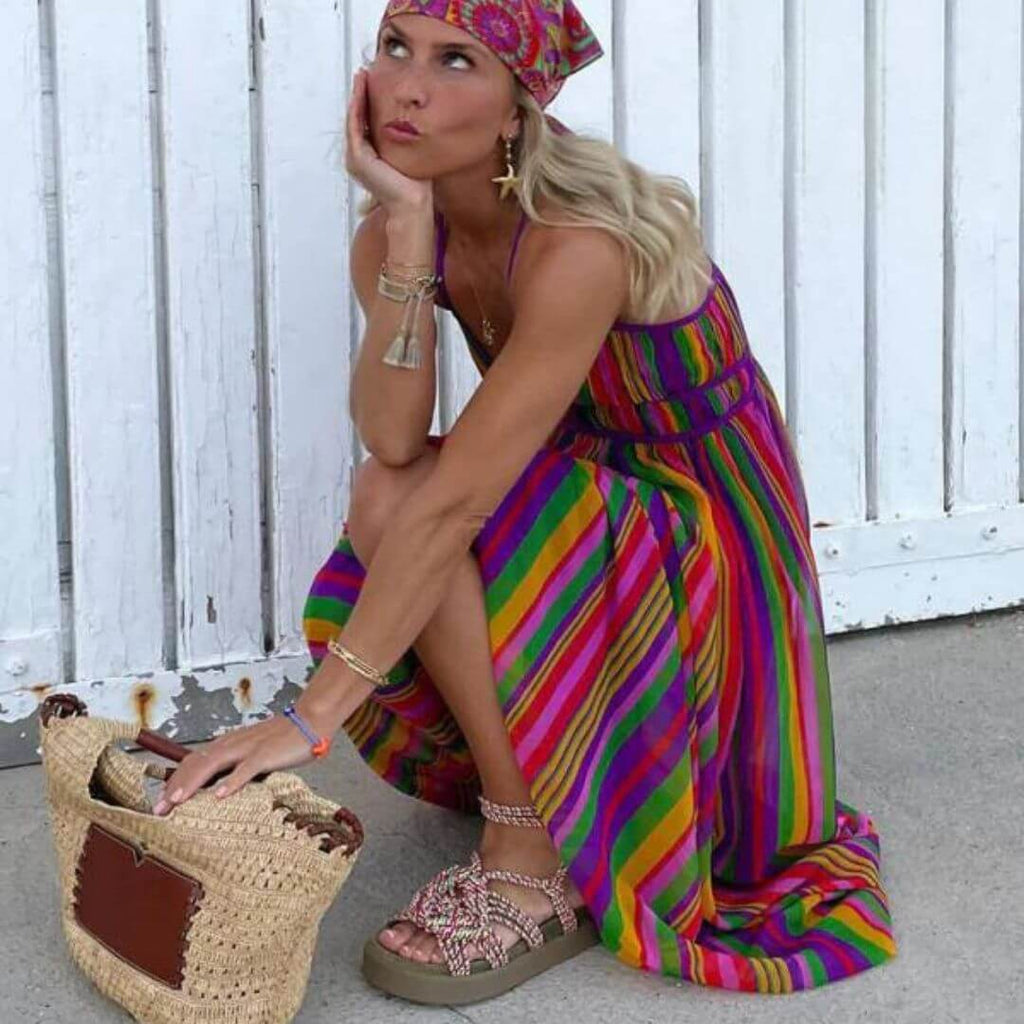 Valenzora | Vibrantes, gestreiftes Maxikleid mit Taillenbetonung