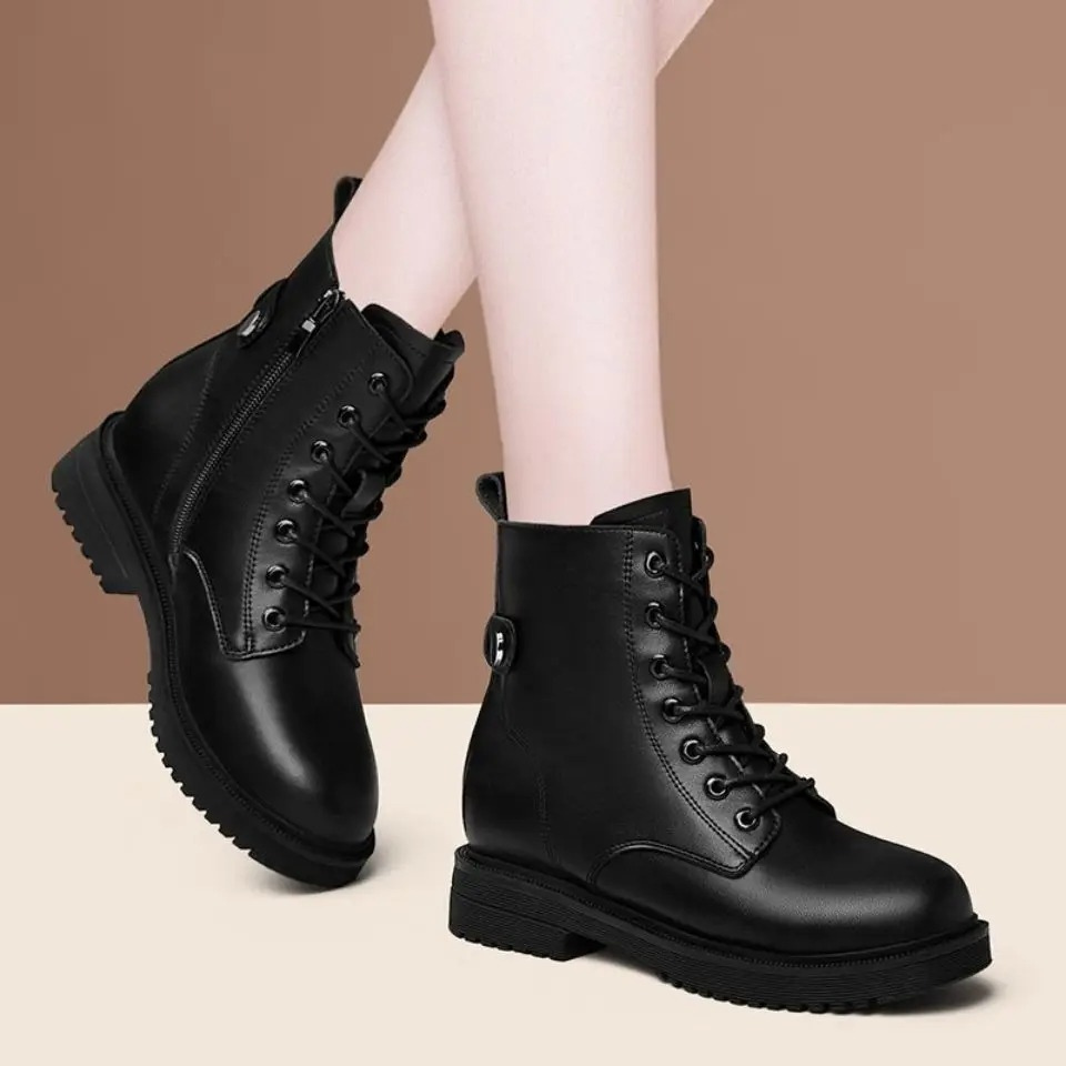 Valenzora | Women's boots with laces and side zipper. Sustainable and slip-resistant.