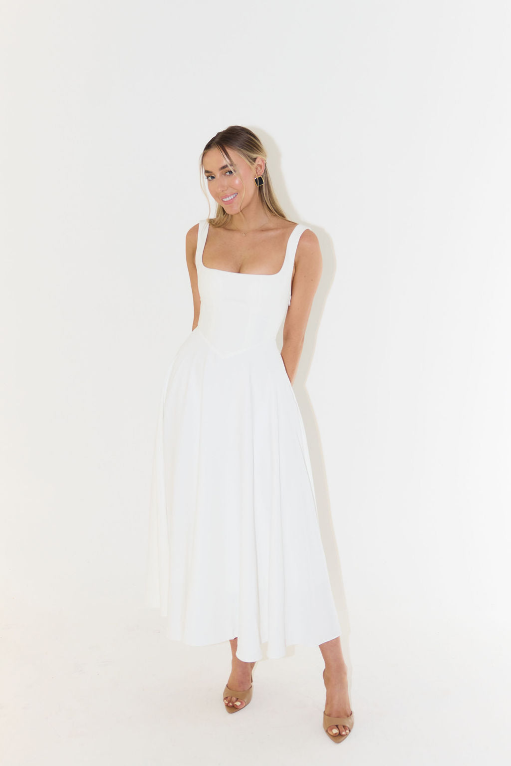 Valenzora | Midikleid mit eckigem Ausschnitt