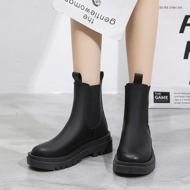 Valenzora | Women's Chelsea Boots with Elastic Sides and Pull Tabs