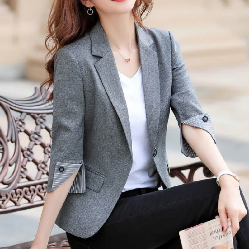 Valenzora | Eleganter Damen-Blazer mit Knopfdetails. Ideal fürs Büro.