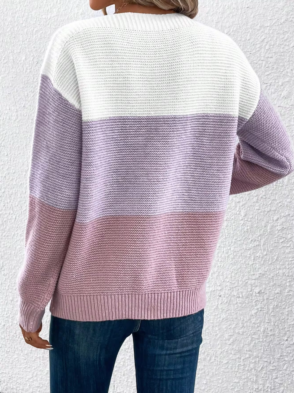 – Elegant three-color sweater