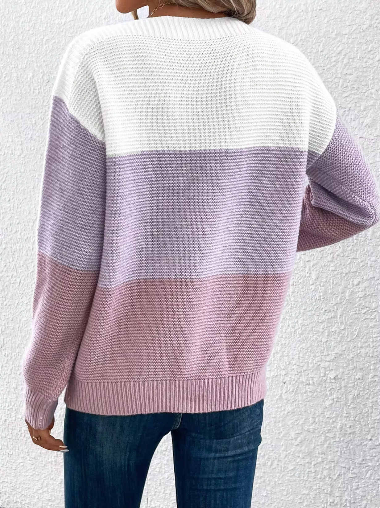– Elegant three-color sweater