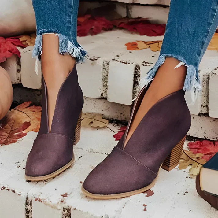 Valenzora | Stylish ankle boots with a deep V-neck for a trendy look