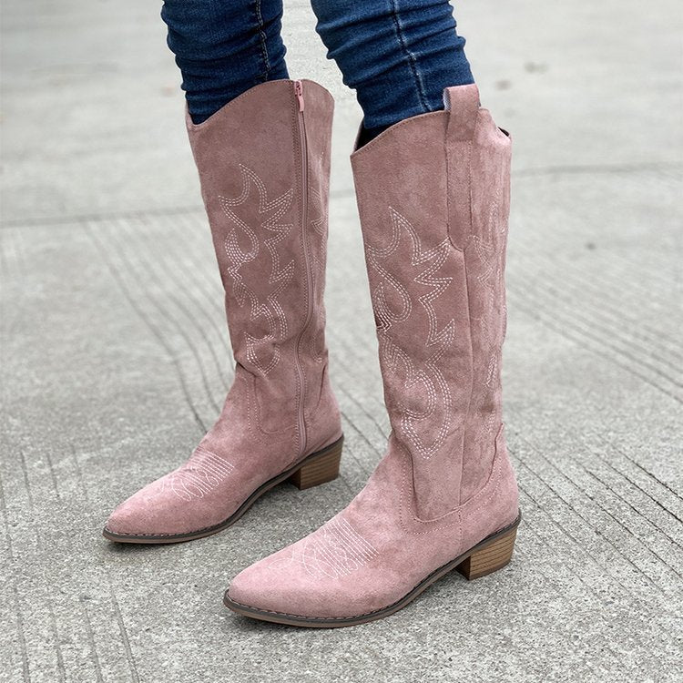 Valenzora | Bestickte Stiefel mit V-Ausschnitt