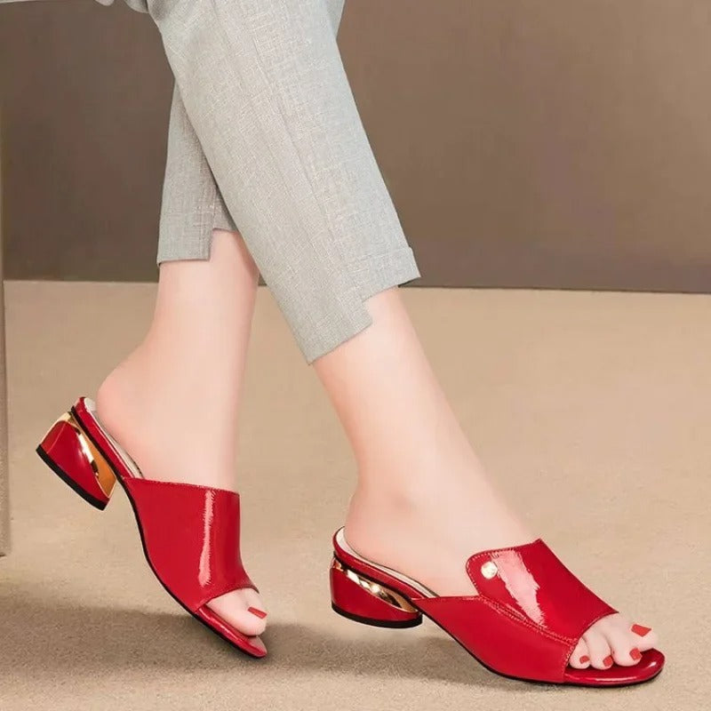 Valenzora | Elegant mules with a glossy finish