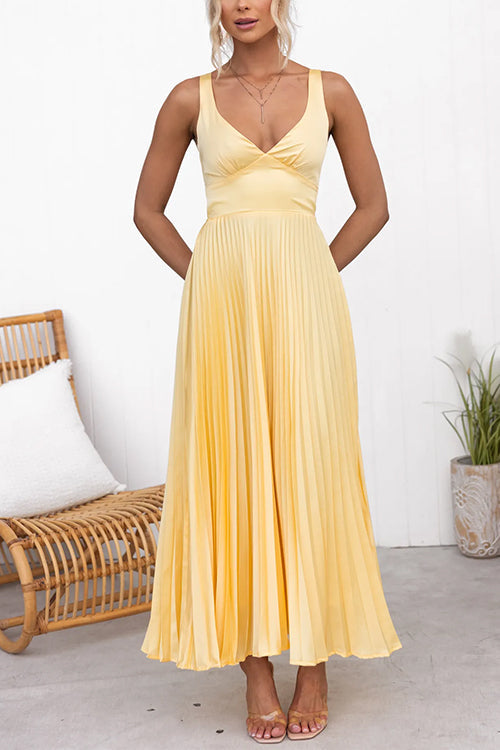 Valenzora | V-neck back cut-out pleated maxi cami dress