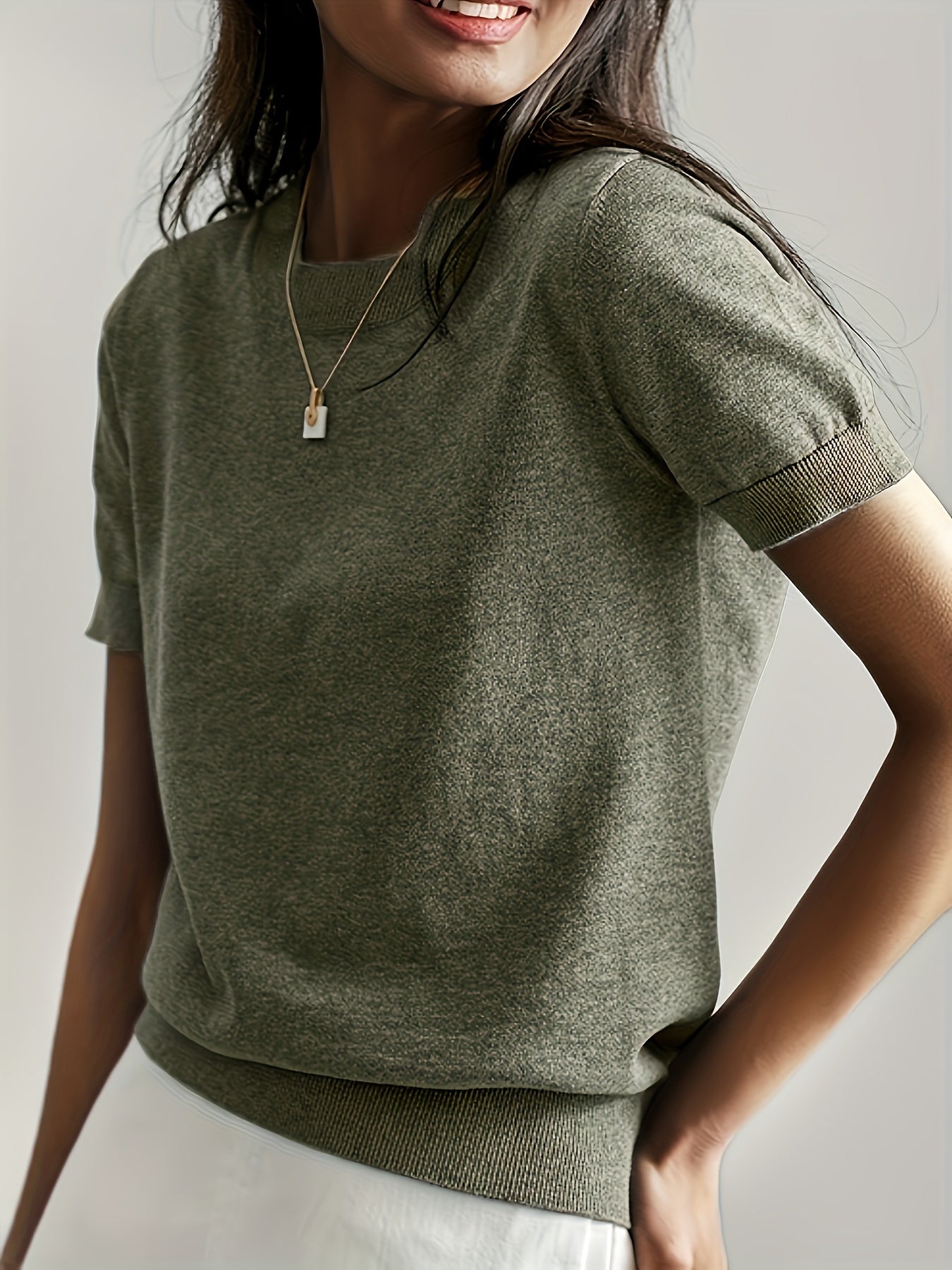 Valenzora | Knit shirt with R neckline