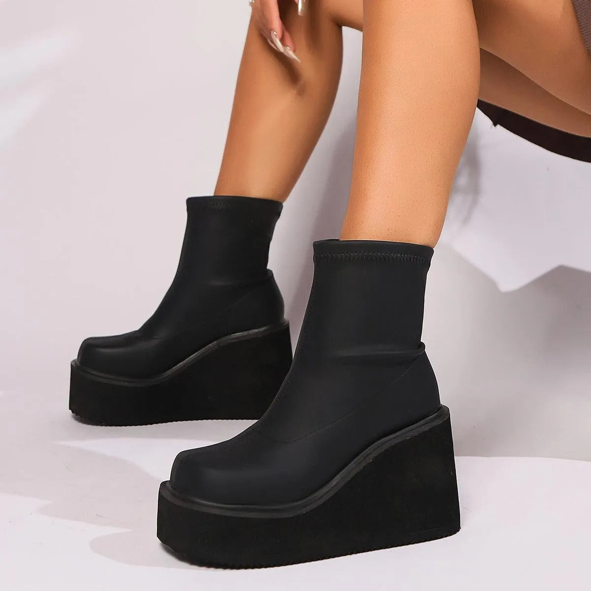 Valenzora | Keilabsatz- und Plateau-Stiefeletten