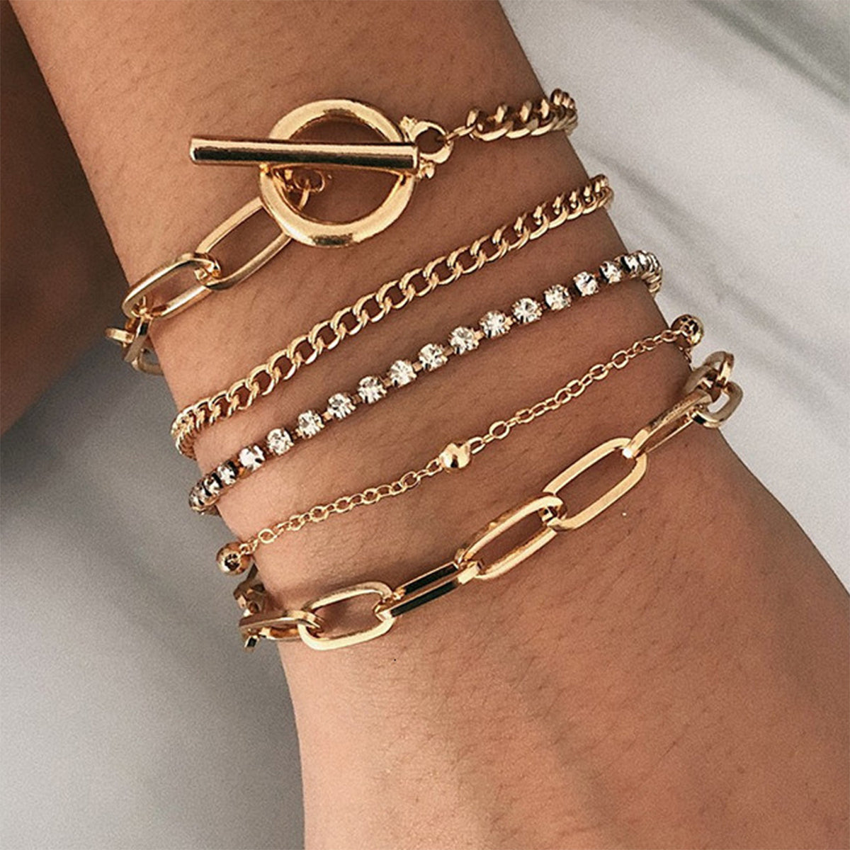Valenzora – Modisches Charm-Armband mit geometrischem Muster