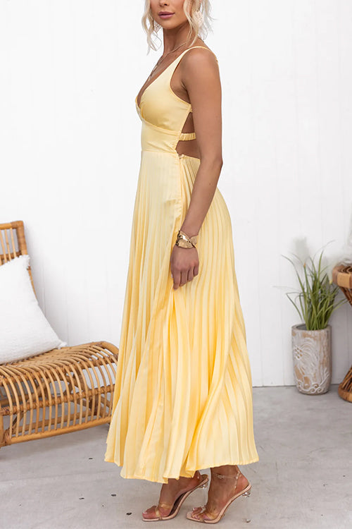 Valenzora | V-neck back cut-out pleated maxi cami dress