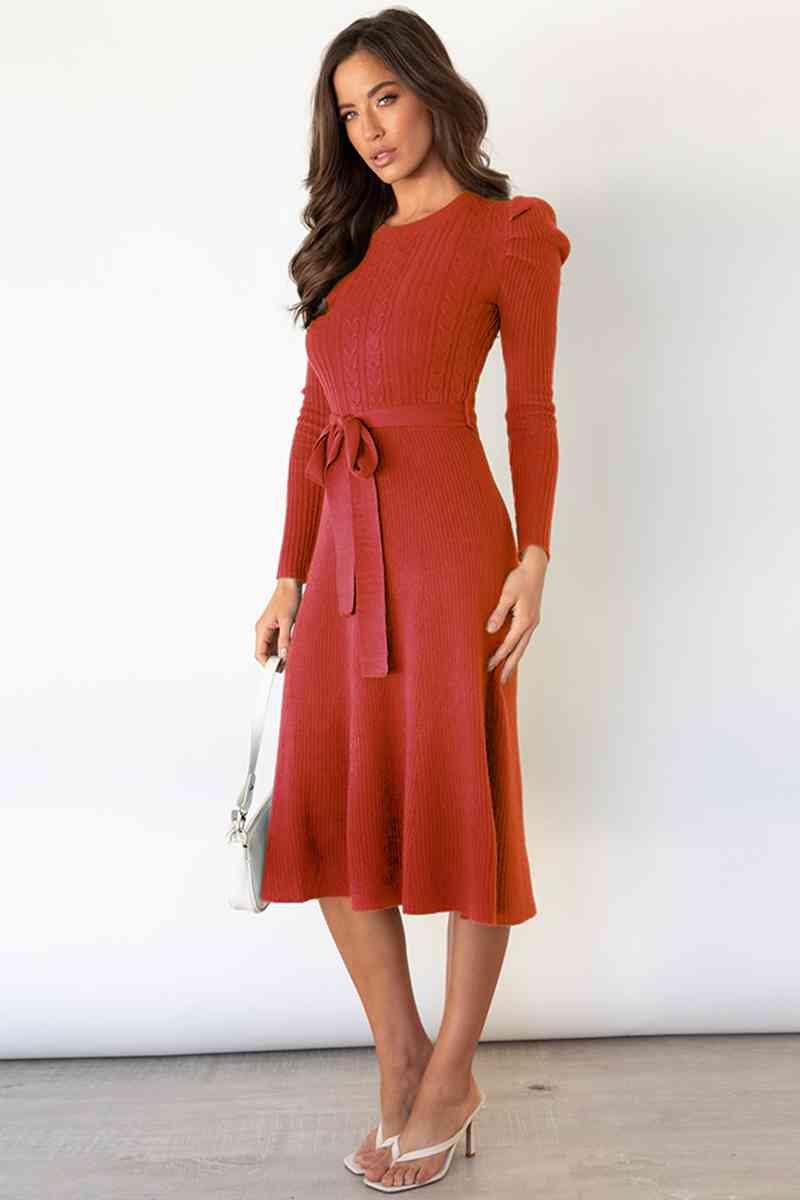 Valenzora | Rundhals-Langarm-Kleid mit Knotendetail an der Taille