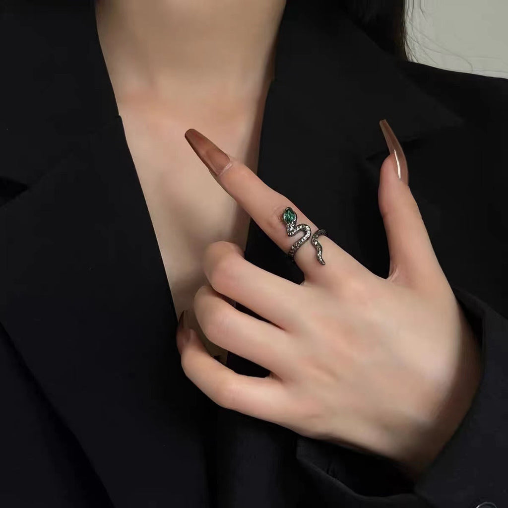 Valenzora | Adjustable snake ring made of cubic zirconia
