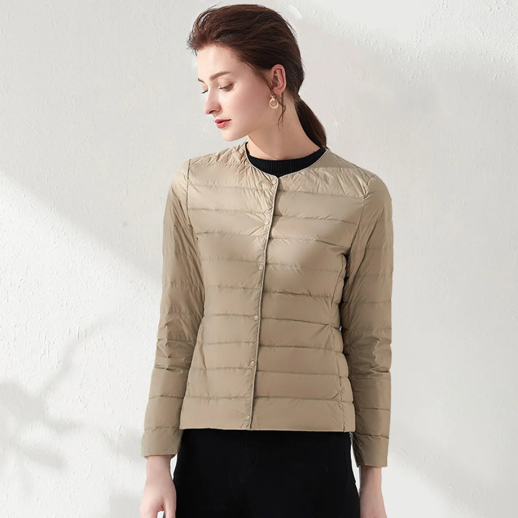 Valenzora | Lightweight, collarless and figure-hugging quilted jacket for women