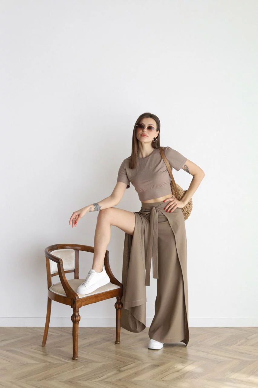 Wide linen trousers