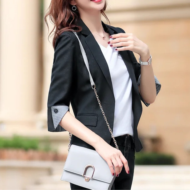 Valenzora | Eleganter Damen-Blazer mit Knopfdetails. Ideal fürs Büro.