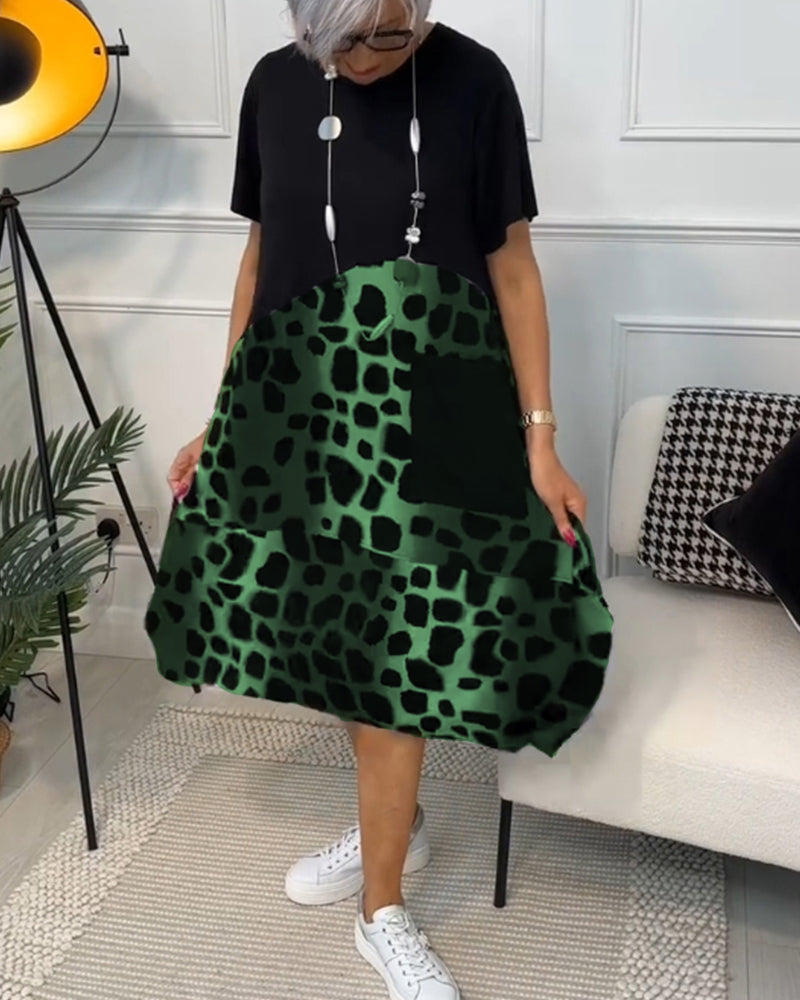 Valenzora | Short-sleeved, printed dress with a round neckline
