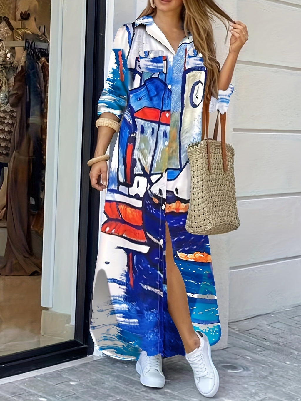 Valenzora | Langärmliges Kleid mit Gesichts-Muster in Blau und Weiß