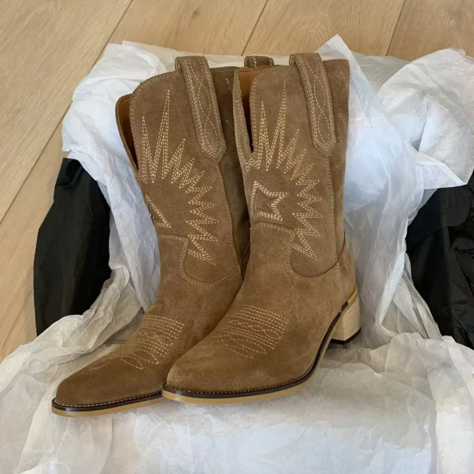 Valenzora | Bestickte Vintage-Stiefel