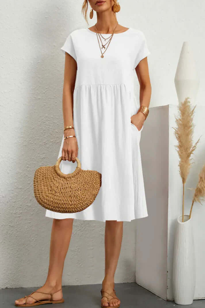 Valenzora | Plain, casual dress with short sleeves and a round neckline