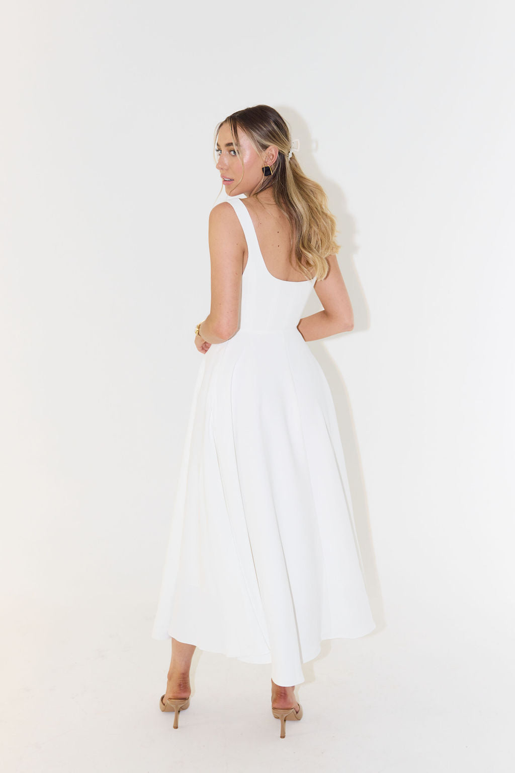 Valenzora | Midikleid mit eckigem Ausschnitt