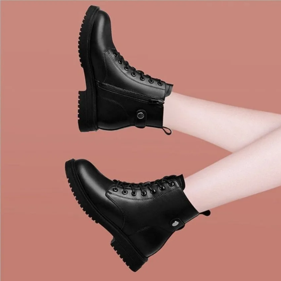 Valenzora | Women's boots with laces and side zipper. Sustainable and slip-resistant.