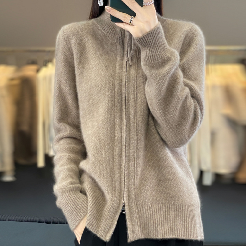 Valenzora | Elegant and comfortable zip-up cardigan