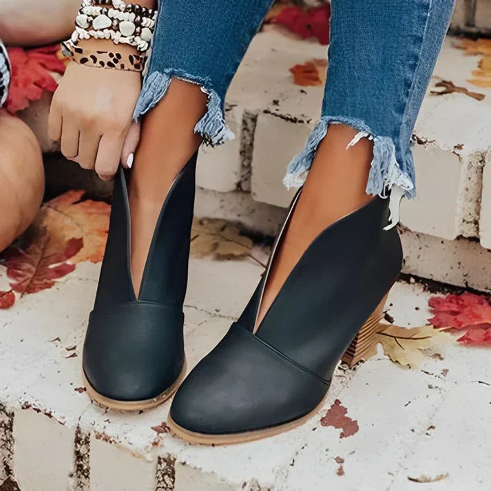 Valenzora | Stylish ankle boots with a deep V-neck for a trendy look