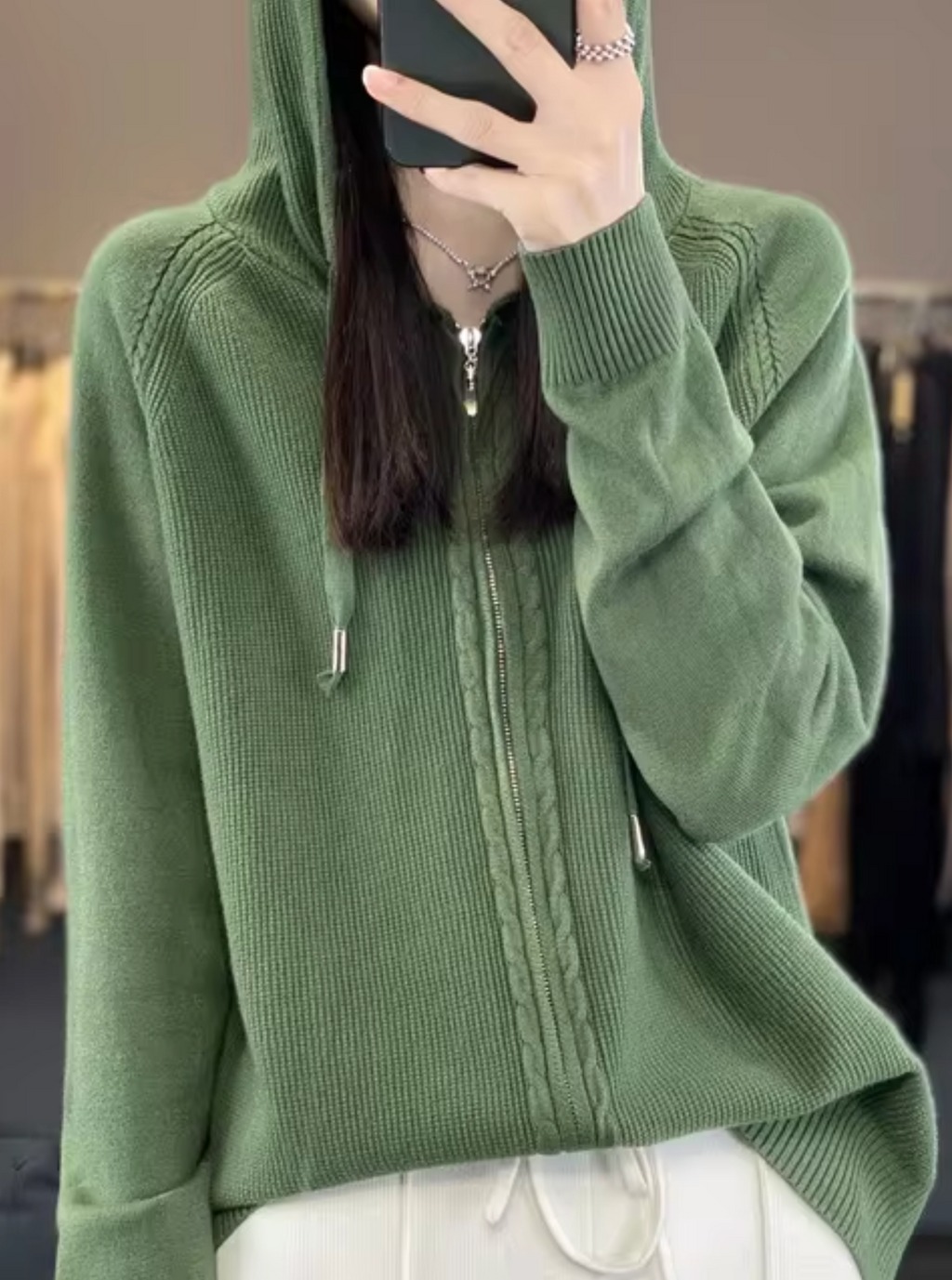 – Strickjacke mit Kapuze