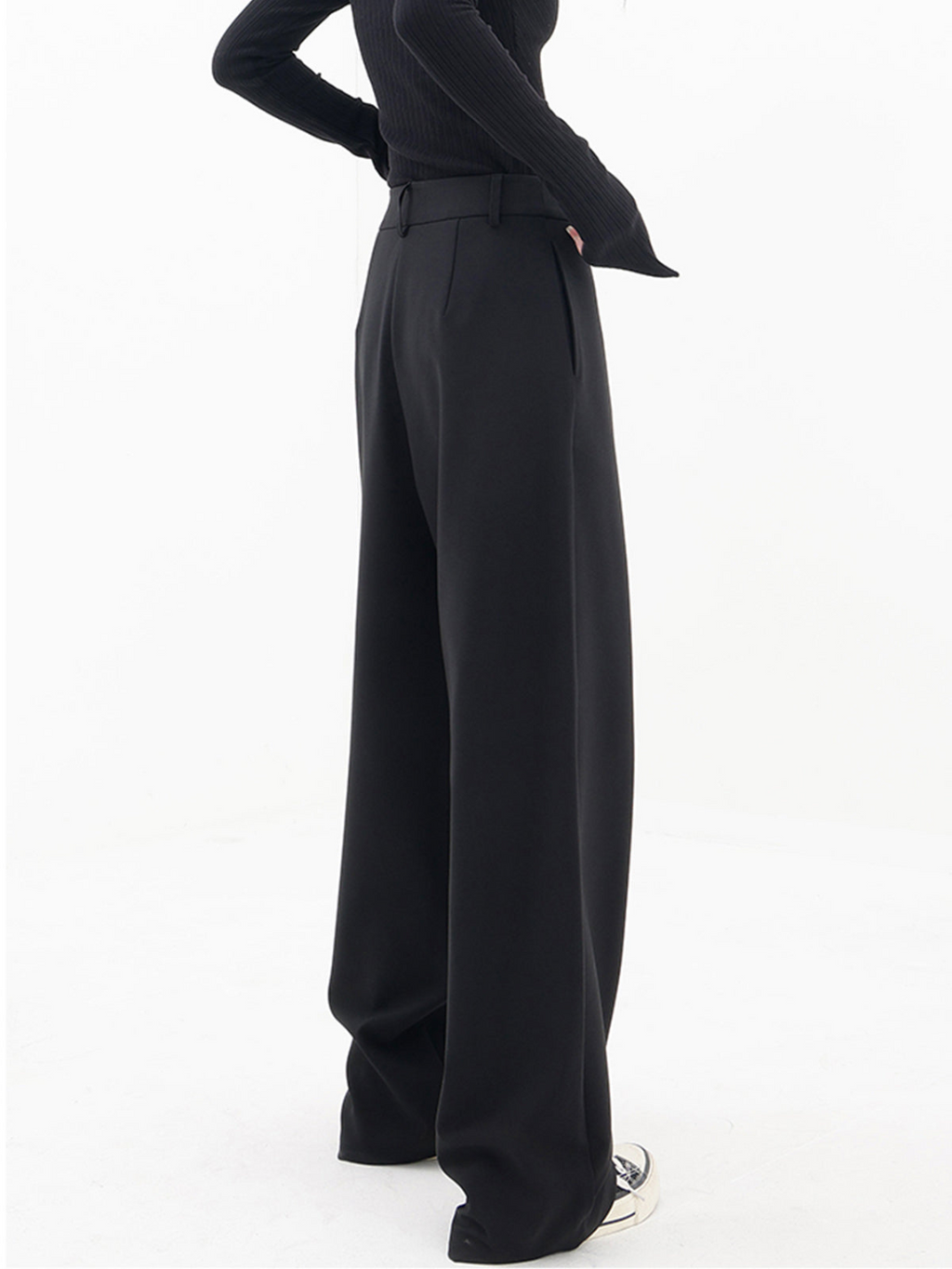 Valenzora | Asymmetrical baggy trousers
