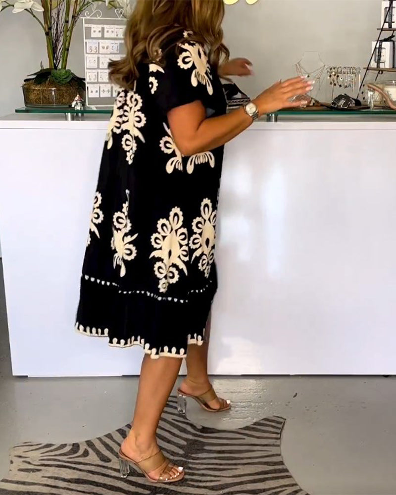 Valenzora | Printed dress with a round neck