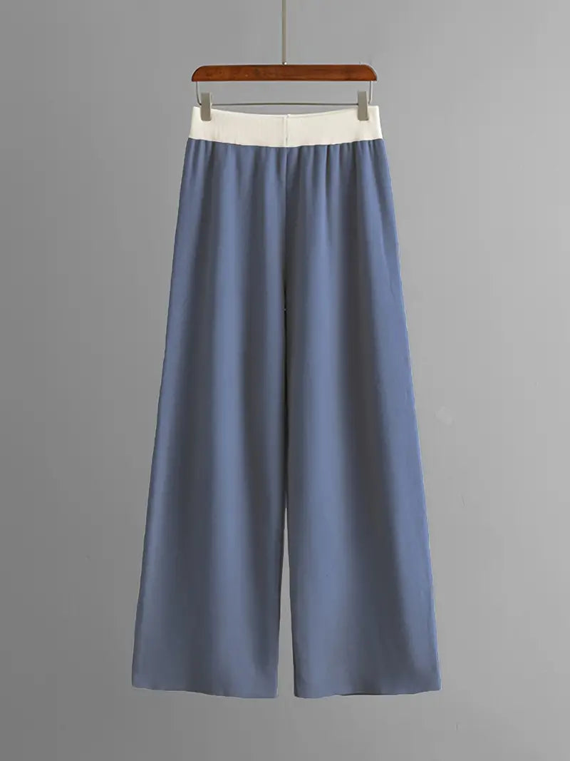 Valenzora | Stylish set consisting of a long-sleeved knit top and V-neck trousers