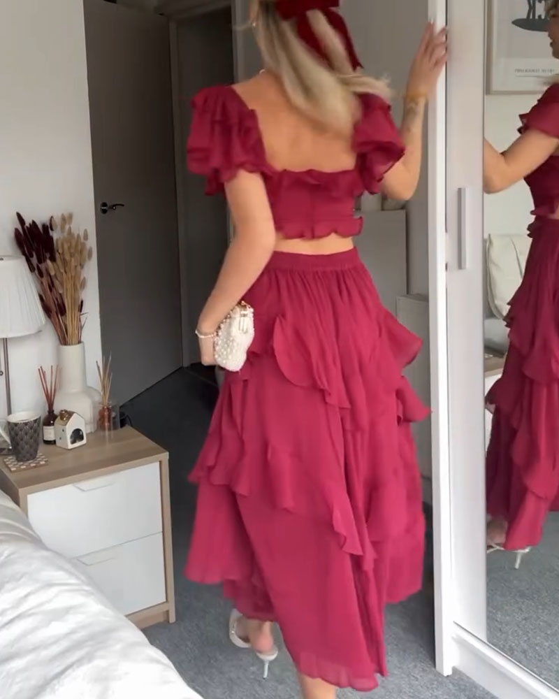 Backless dress with a square neckline