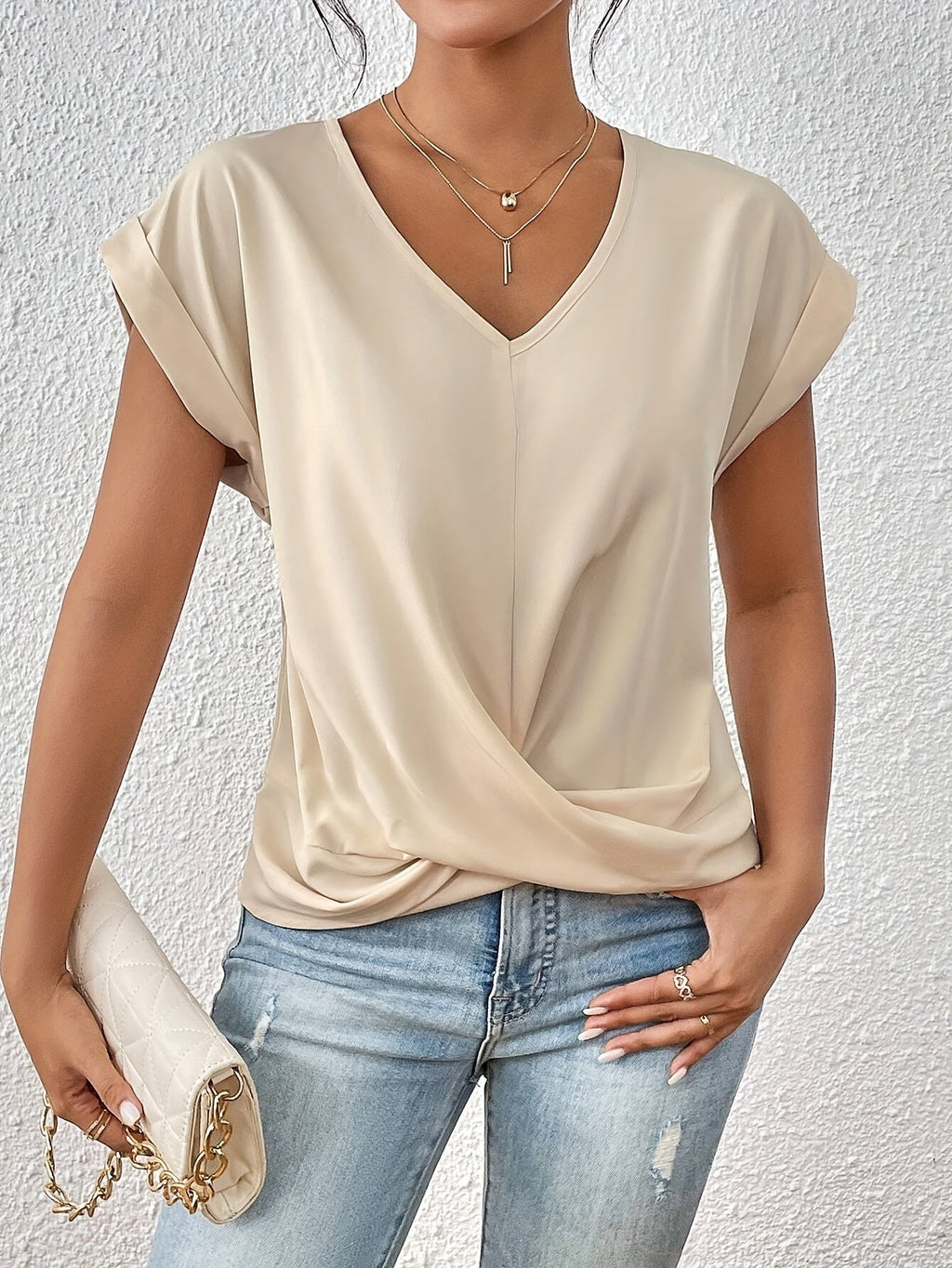 Valenzora | Loose T-shirt with heart neckline