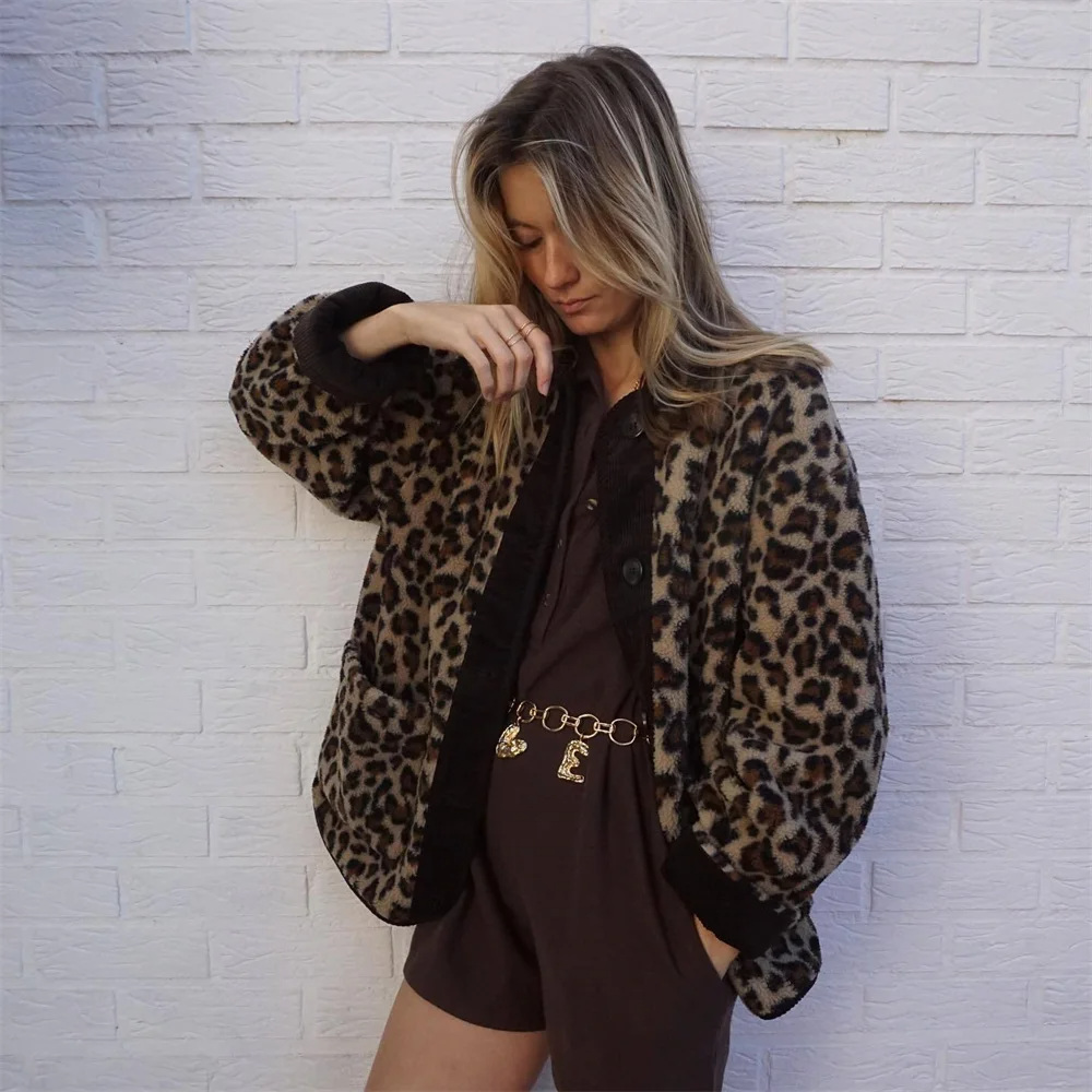 Valenzora - Jacket with O-neck and leopard print