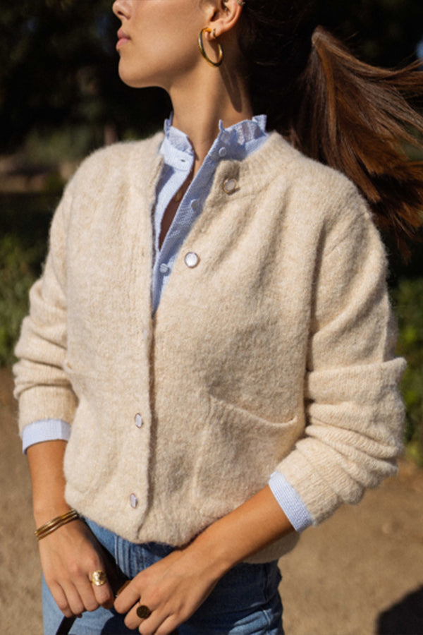 Valenzora | Rundhals-Strickjacke in entspannter Passform