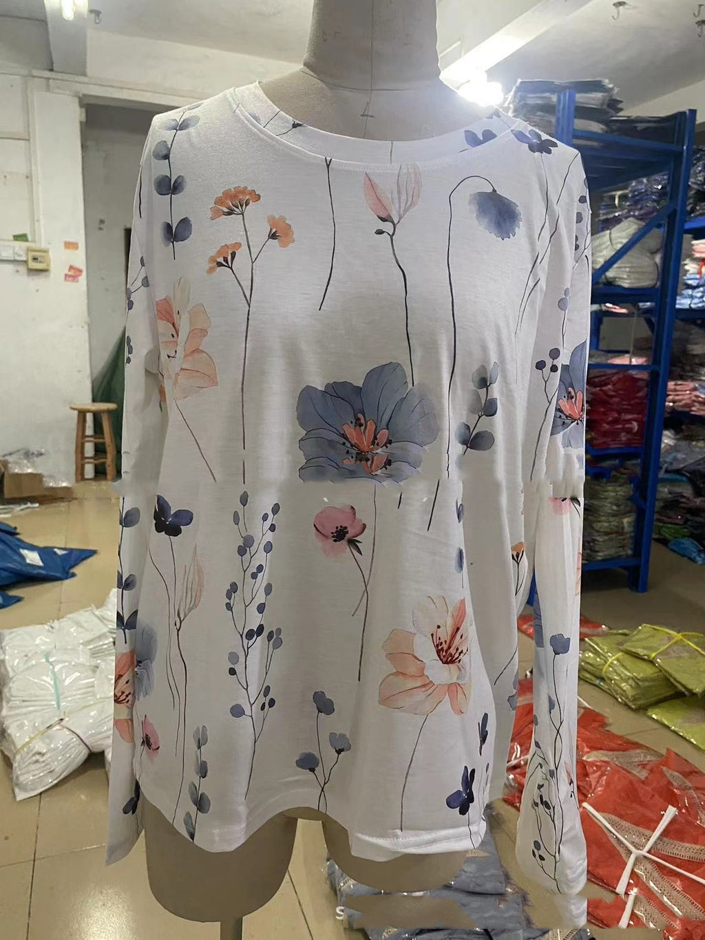 Valenzora | T-shirt with floral print and round neck for spring